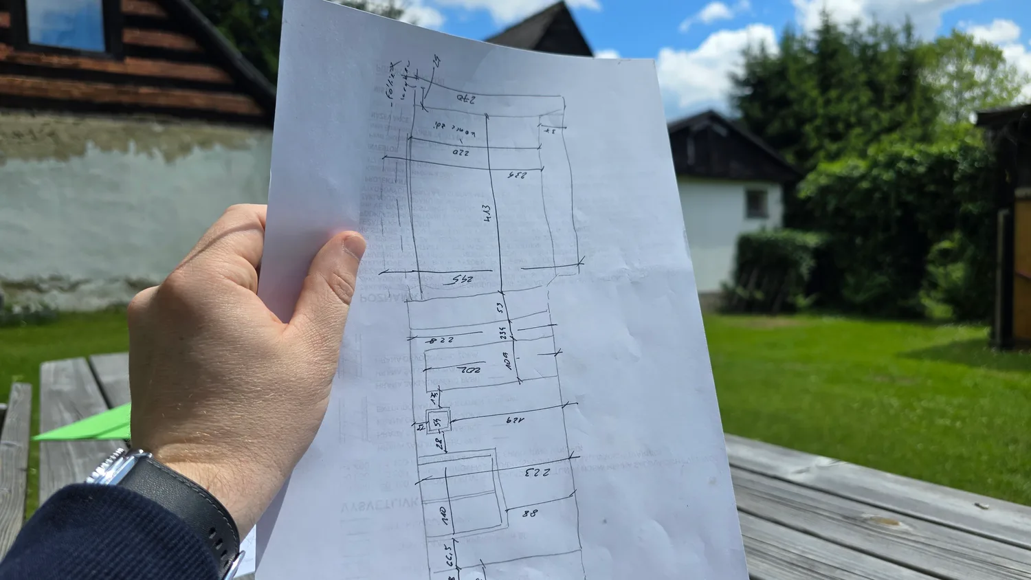 Technický náčrt při zaměření rekreačního objektu